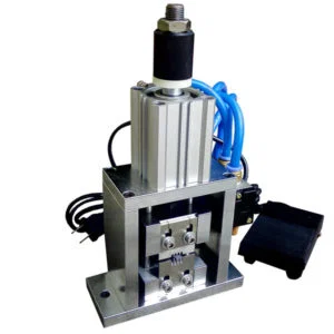  Taglia il foglio di alluminio