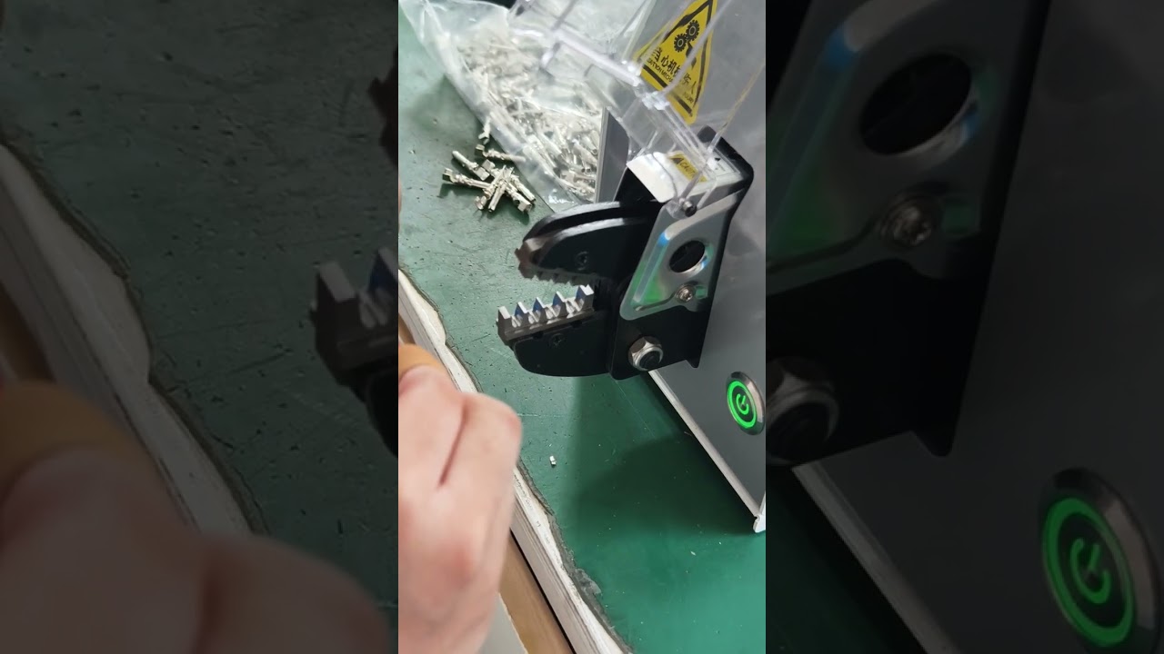 Macchina crimpatrice elettrica per terminali di connettori solari - Video cliente #macchina #fabbrica