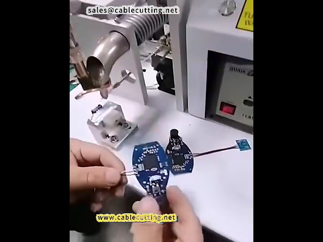 Macchina automatica per saldatura cavi USB Type-C