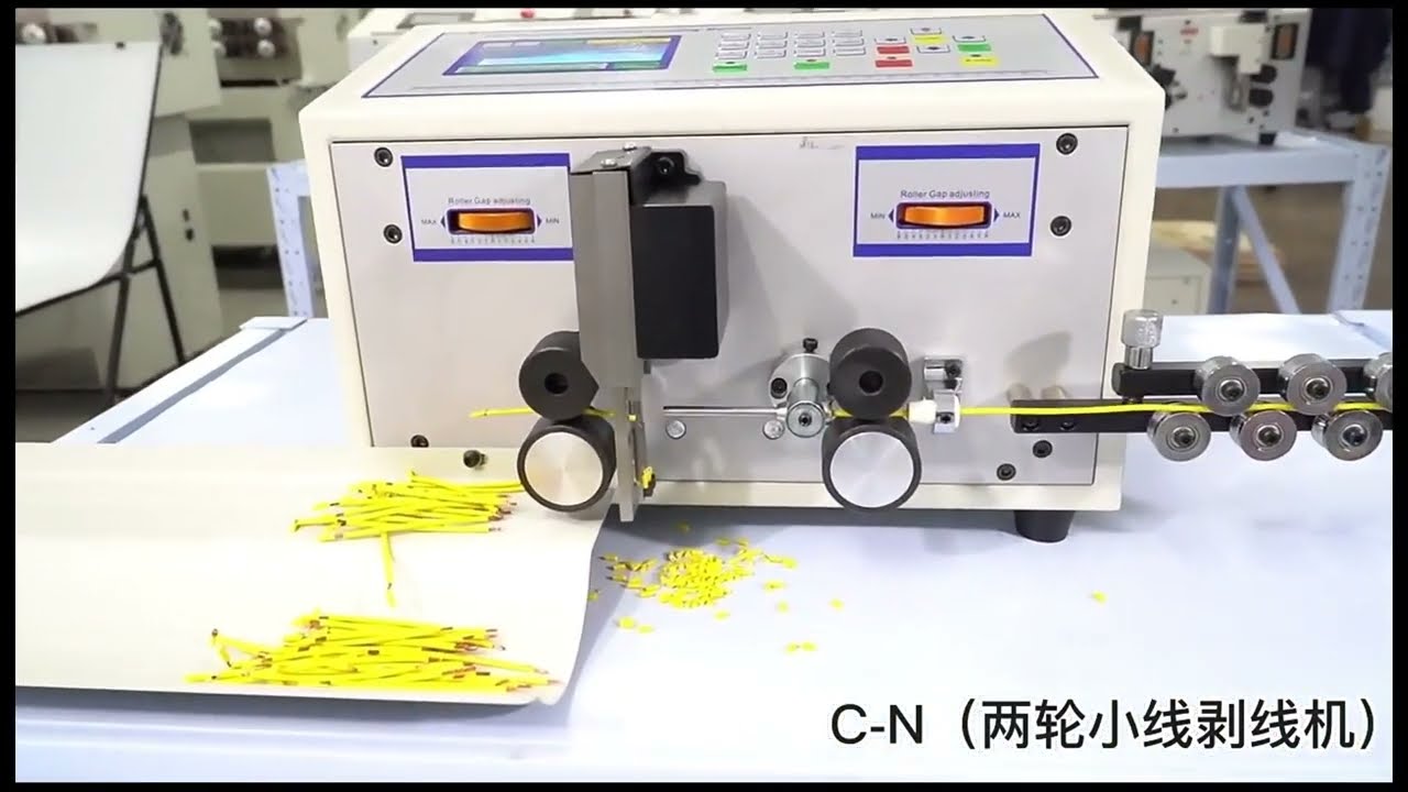 Spelatrice Automatica per Cavi Computer: Taglio e Stripping di Precisione