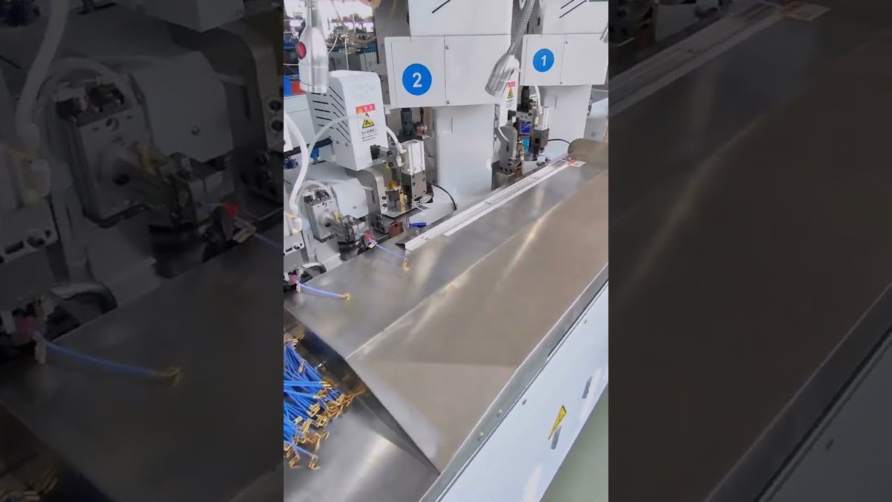 Pressatura di Terminali Pseudo Flag - Macchina per raddrizzatura e taglio fili #macchina #fabbrica