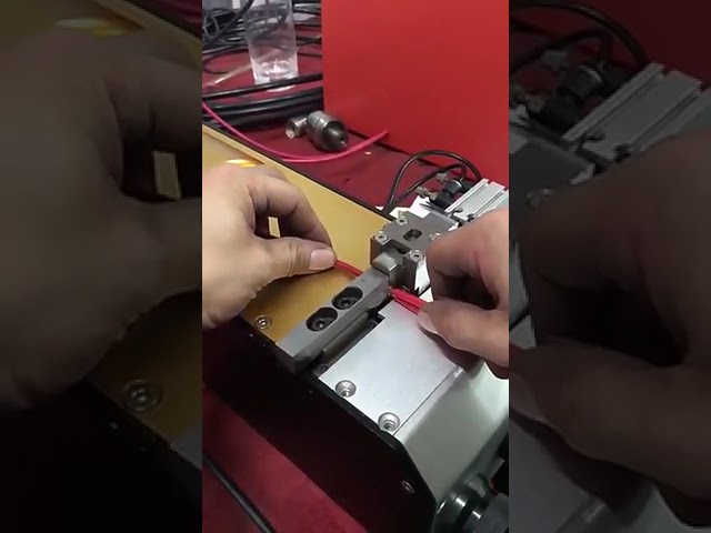 Saldatrice a Ultrasuoni per Collegamento Rame-Alluminio: Crimpatura a Pressione Automatica