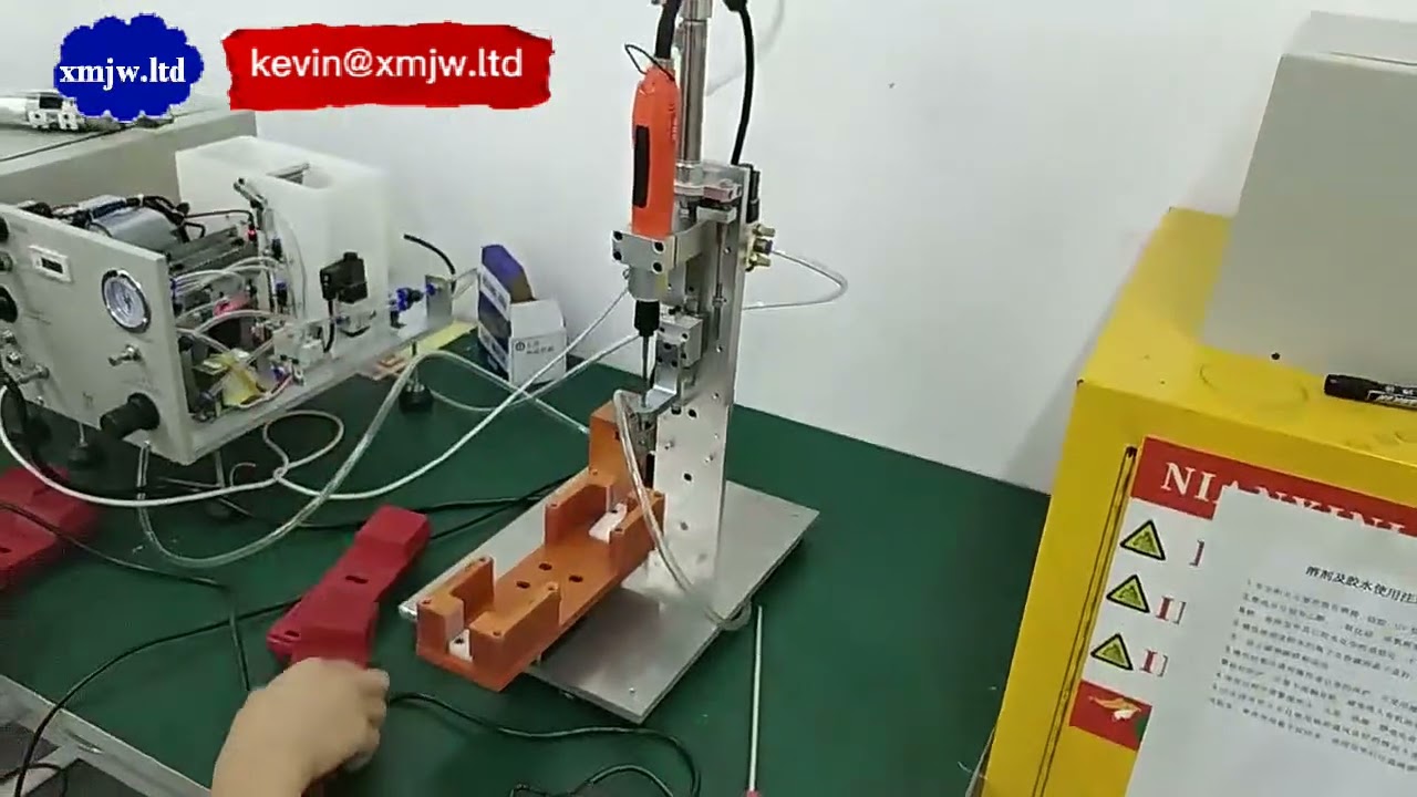 Avvitatore Automatico Soffiante: Sistema di Serraggio e Blocco Completamente Automatico