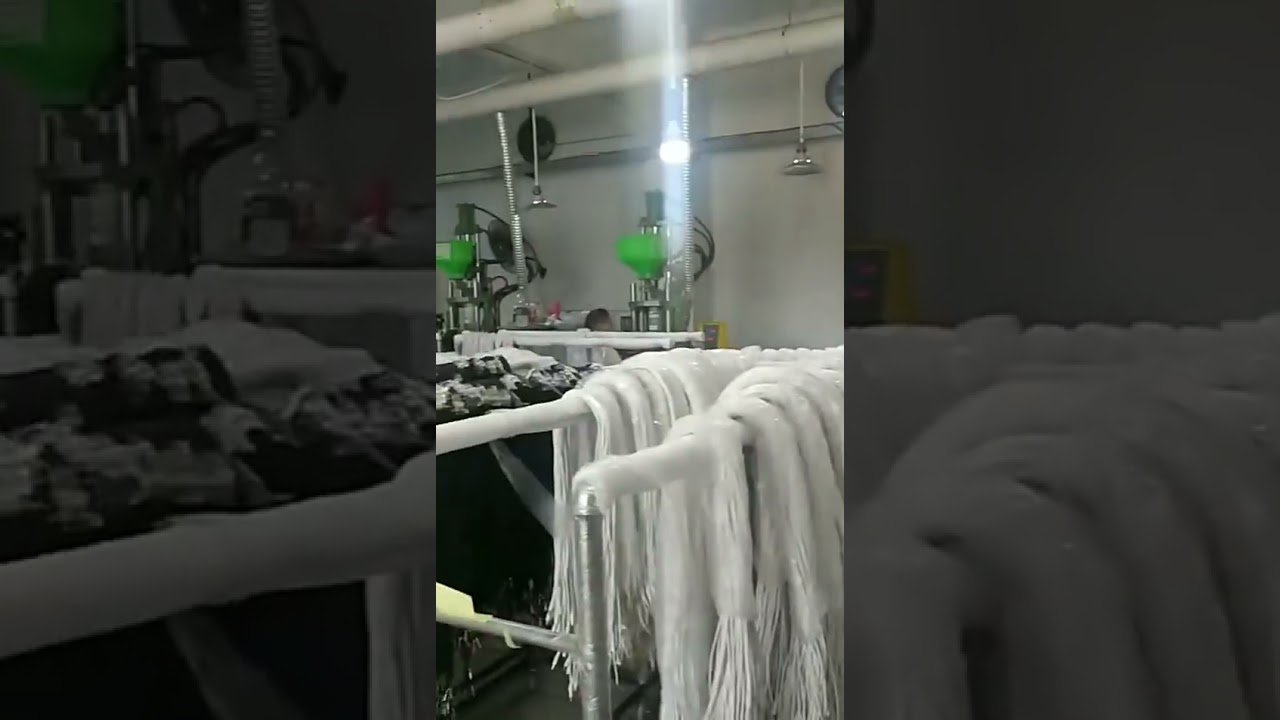 Macchina per stampaggio a iniezione da 20T per prese DC e cavi dati in PVC, TPE, PP, PE