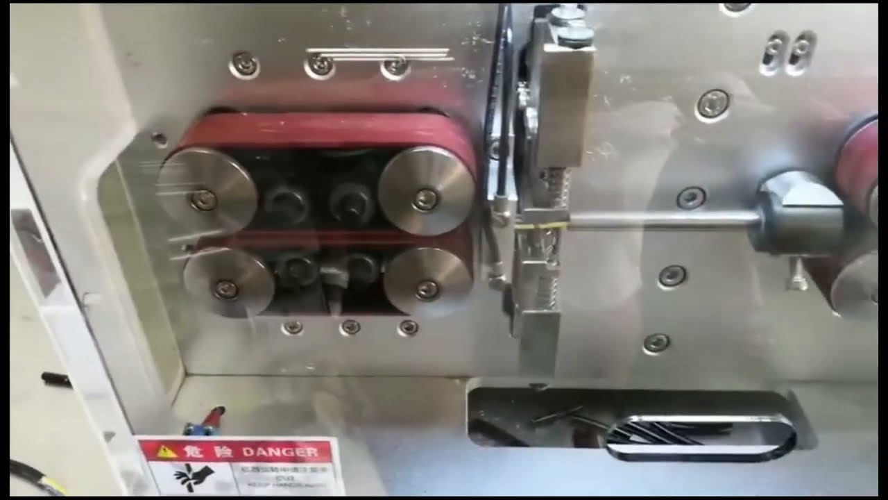 Macchina spellacavi automatica: taglio e spellatura interna ed esterna di cavi con guaina