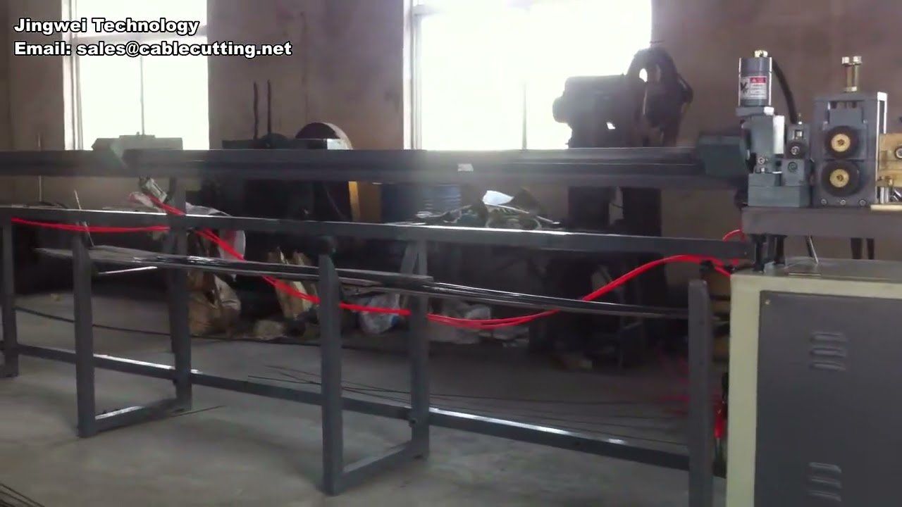 Macchina formatura metalli personalizzata servo-idraulica a quattro stazioni per nastri d'acciaio automatica