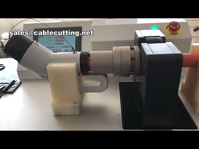 Macchina automatica per serraggio dadi e viti per connettori energia rinnovabile | Serraggio preciso