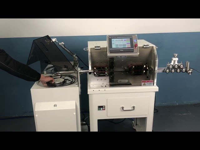 Macchina automatica per taglio e spelatura cavi multipolari con avvolgitore WPM 680-1