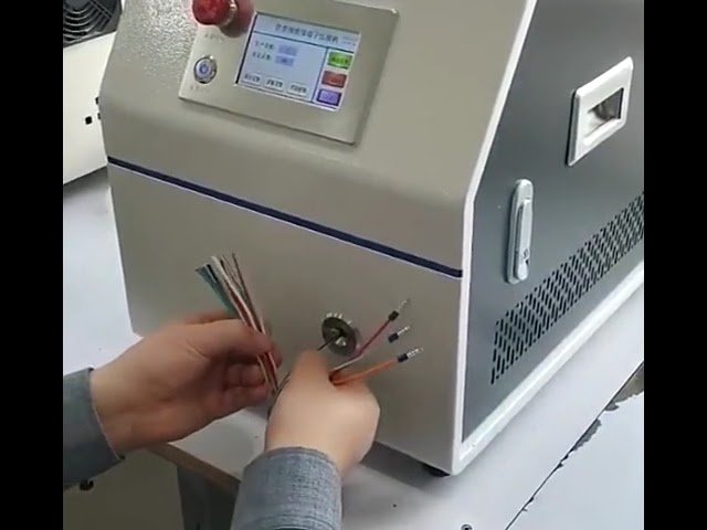 Macchina automatica per spellatura e crimpatura di terminali tubolari isolati 0.5-4.0mm², morsetto quadrato