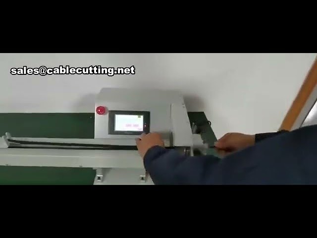Macchina automatica per nastratura cablaggi: dispositivo di trazione di precisione