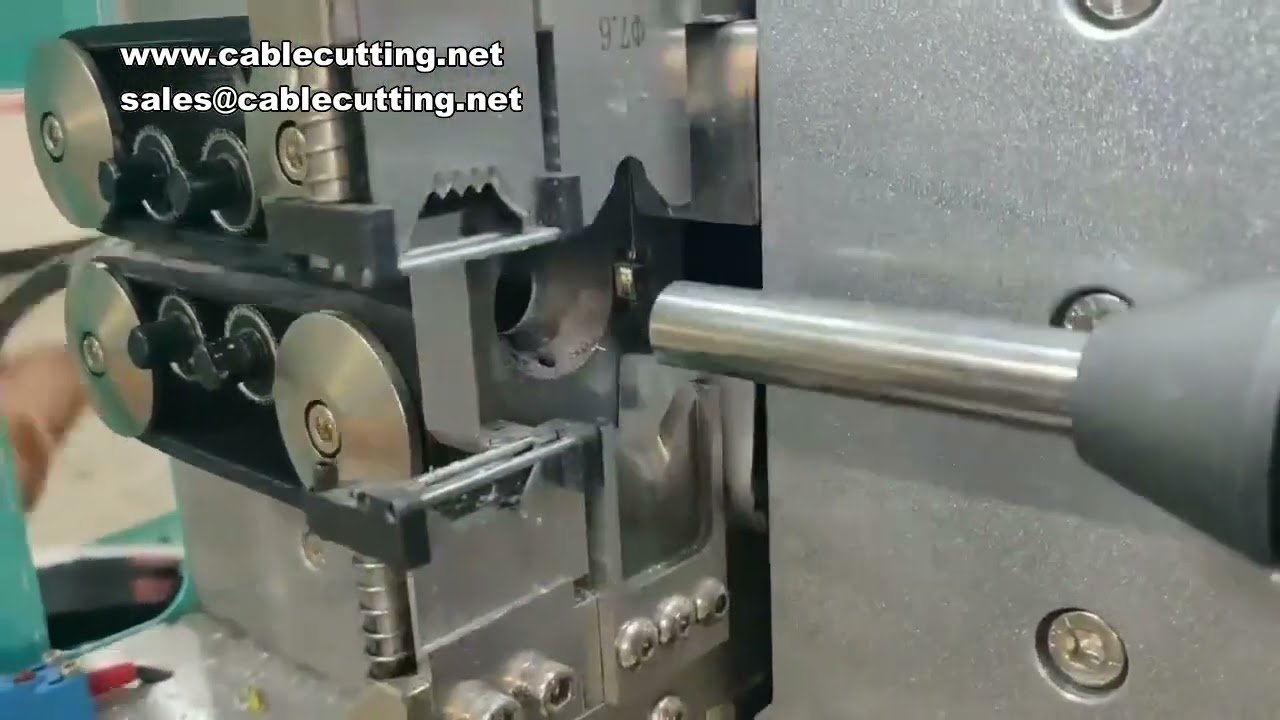 Macchina spellacavi automatica per cavi tondi PVC a 7 conduttori – Taglio e spellatura di precisione