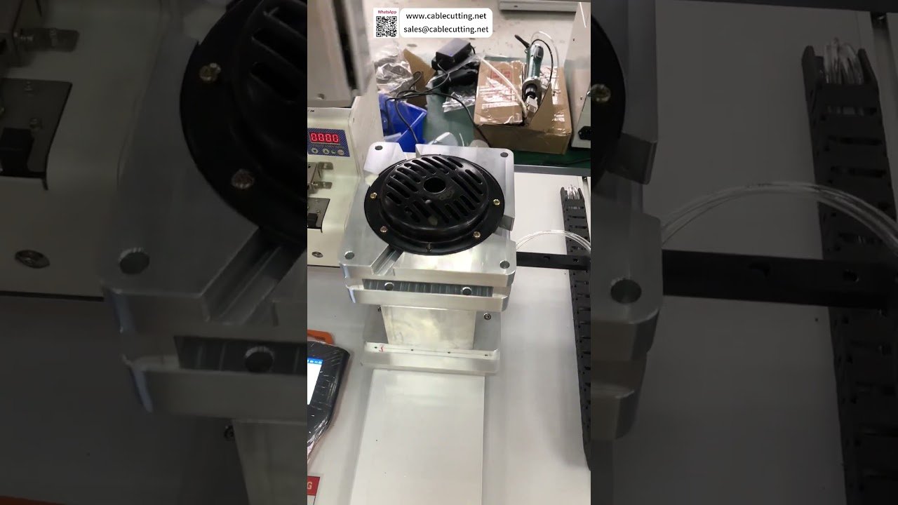 Test Macchina Automatica Avvitatrice su Pavimento Fabbrica | Sistema Produzione Industriale Setup Rapido