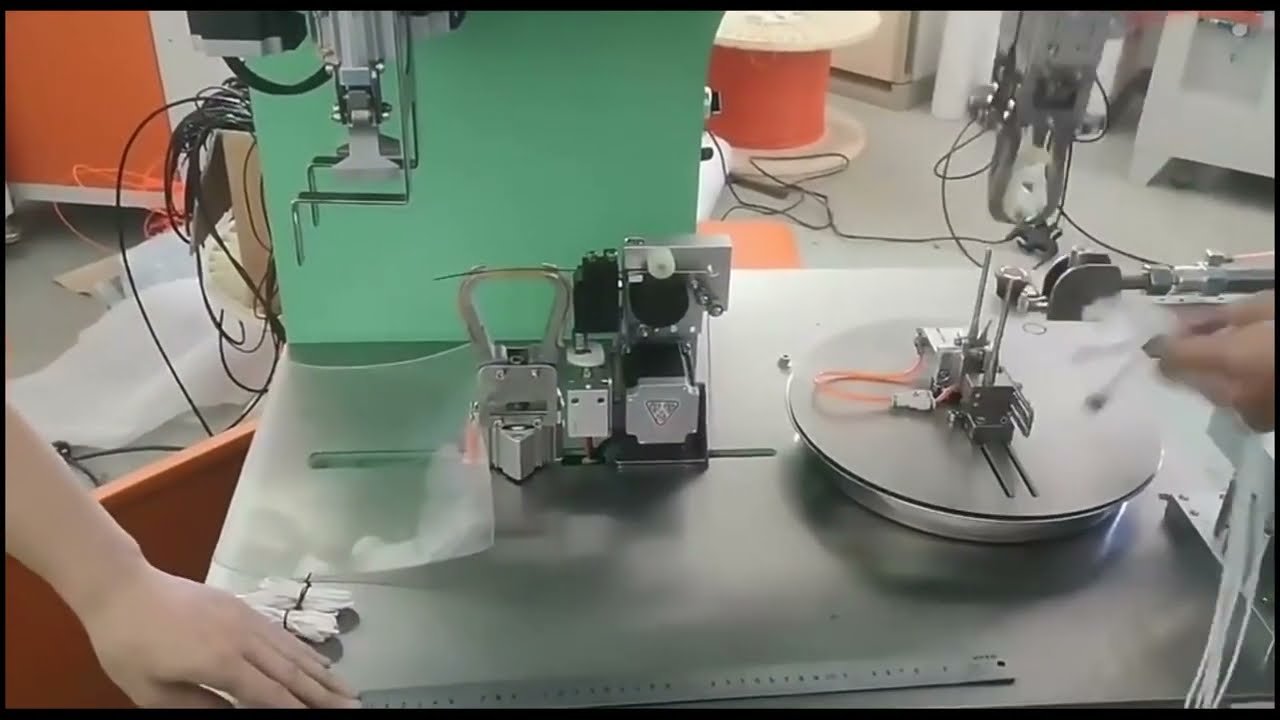 Macchina automatica per avvolgimento e fascettatura di tubi e fili: nastratura adesiva ed etichettatura integrata