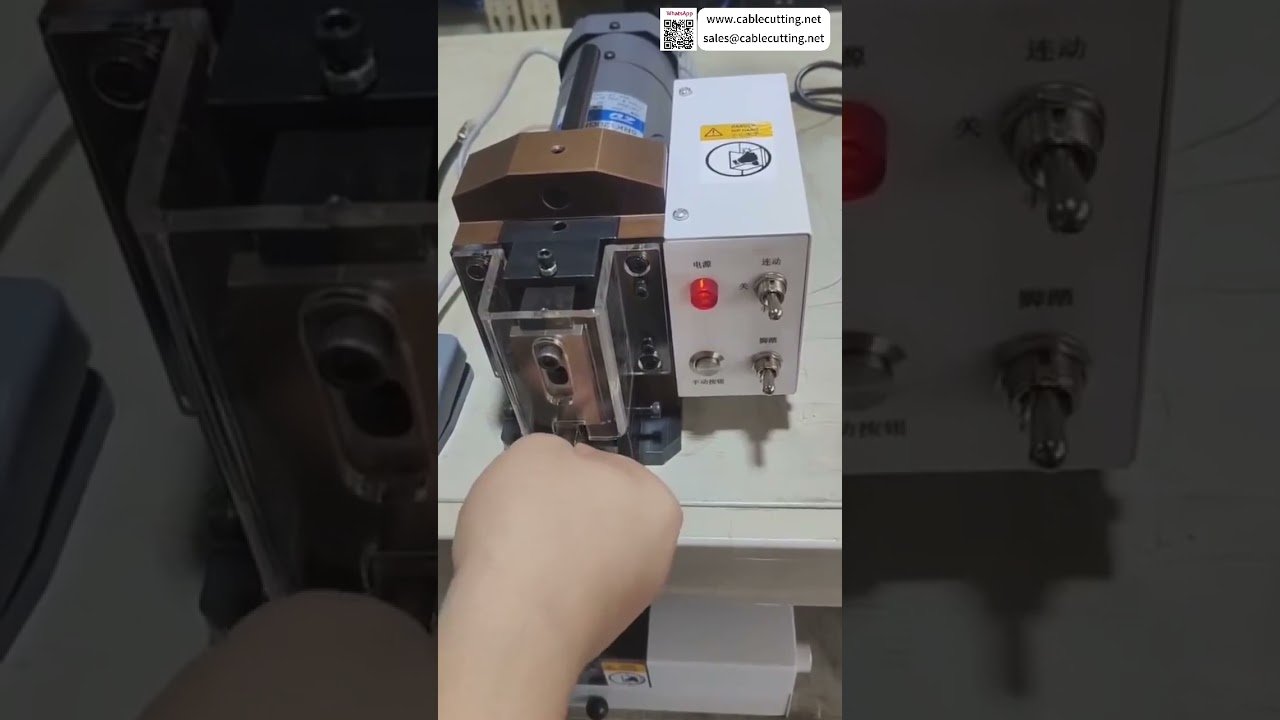Configurazione e Funzionamento della Macchina Crimpatrice per Connettori RJ45: Sistema di Automazione e Metodi con Rulli