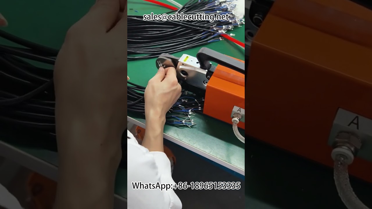 Crimpatrice per terminali a tubo quadrato 0,25-10 mm²: crimpatura quadrilatera di precisione