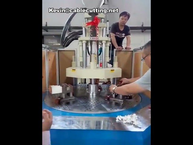 Macchina per stampaggio a iniezione da 85 tonnellate con tavola rotante per coppe lampada in plastica - Alta efficienza
